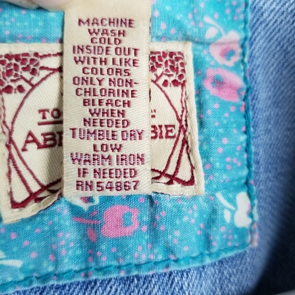 Abercrombie and Fitch Distressed Light Wash Jean Jacket Womens Size Small - Picture 8 of 8